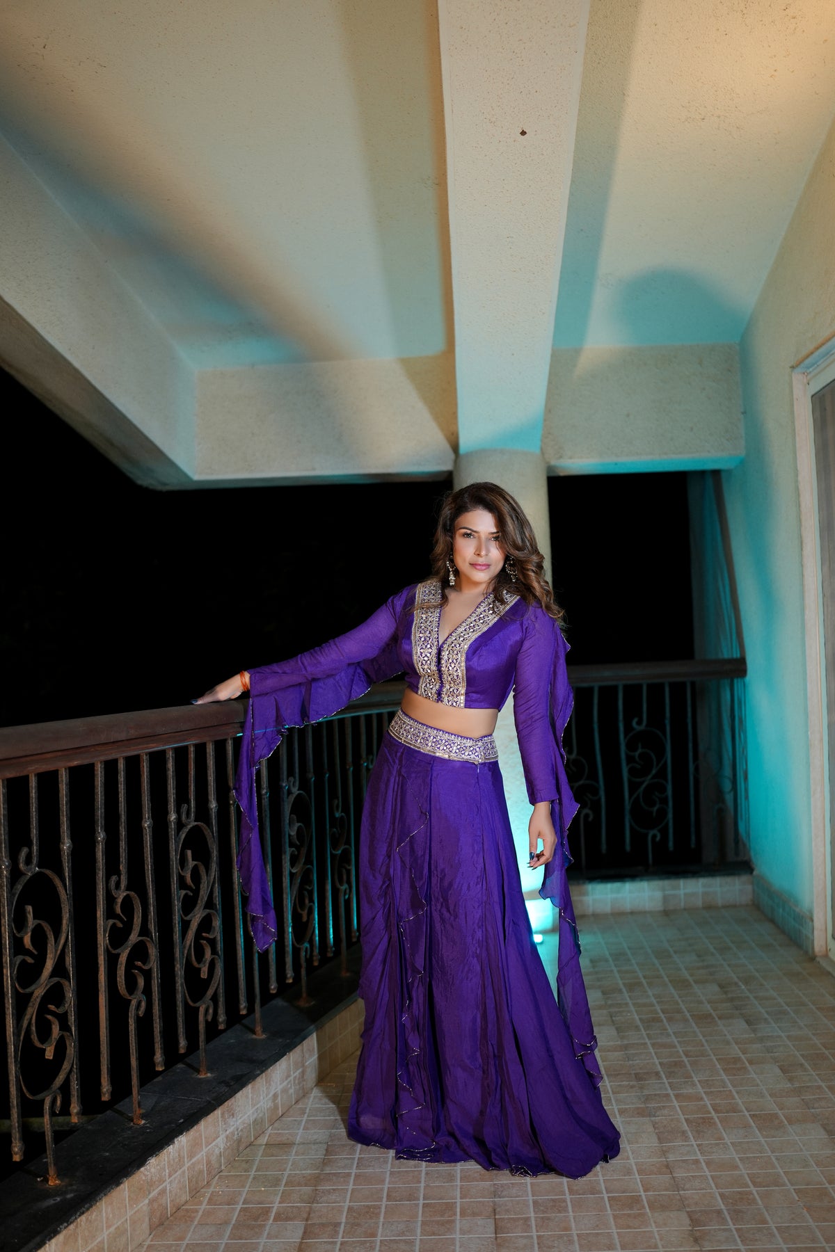Indo westurn drep skirt and frill sleeves blouse with embroidery lace